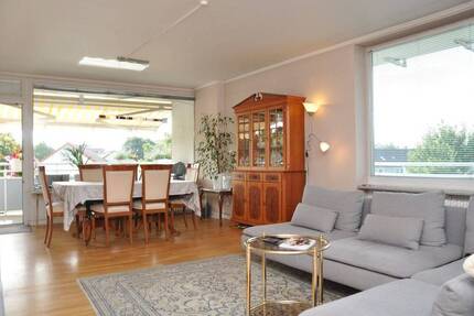 Familien aufgepasst: Wunderschöne 4. Zi.-Wohnung mit Sonnenbalkon und Lift