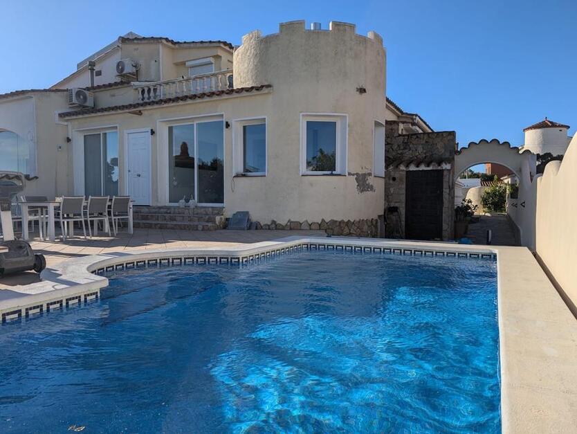 Ferienhaus am Hauptkanal mit Pool in Empuriabrava