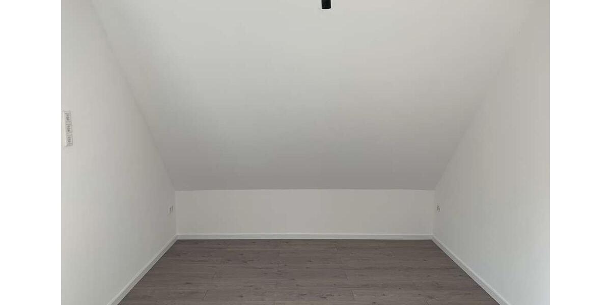 Freist. Einfamilienhaus Haus m. Schwimmbad u. Sauna zu vermieten 6 zimmer