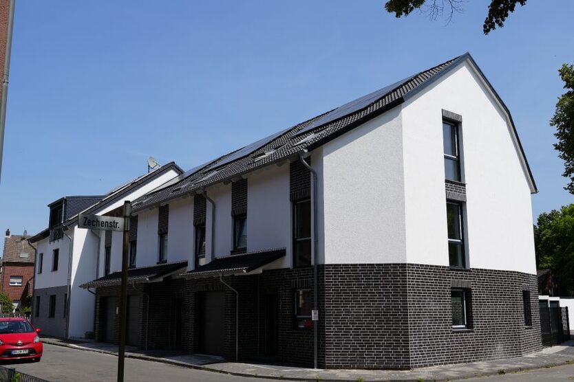 Provisionsfrei* Neubau Einfamilienhaus mit PV 10,4 KW integrierter Garage Energiebedarf 22,4 kWhm2a