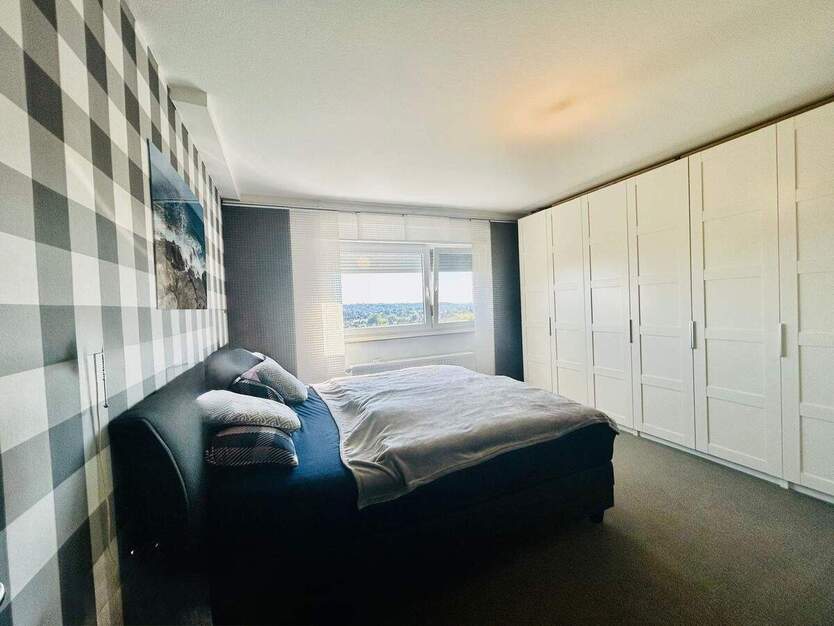 Elegante Etagenwohnung mit Panoramablick, zwei Balkonen und Aufzug! 3 zimmer