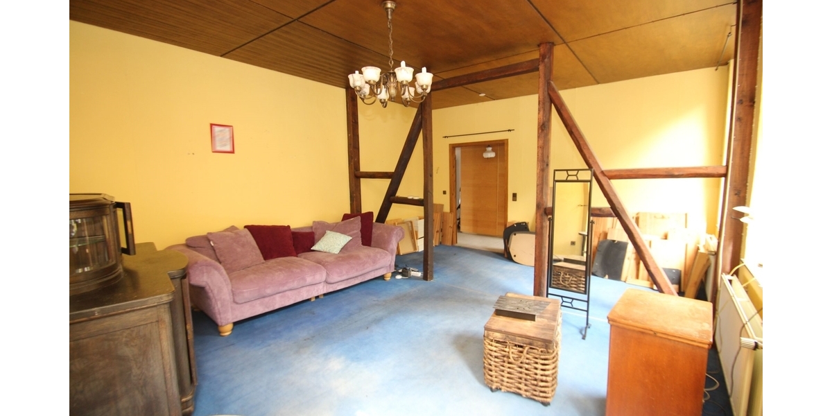 Mehrfamilienhaus mit drei Wohneinheiten und Entwicklungspotenzial 6 zimmer