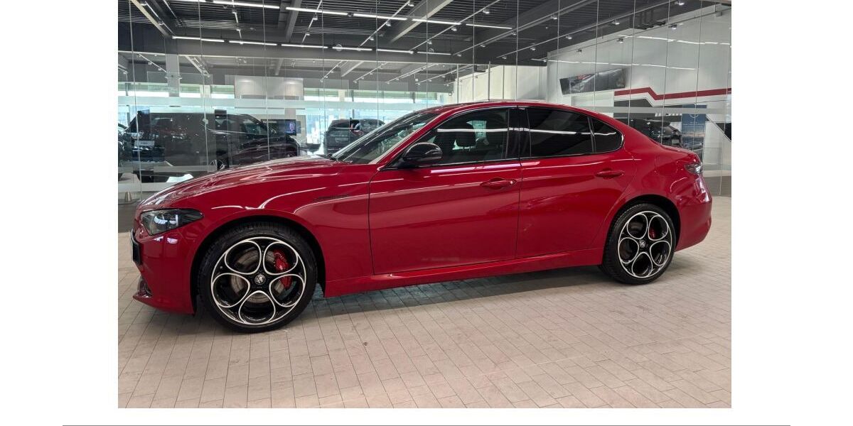 Alfa Romeo Giulia 18.324 km 37.660 &euro; Oberhausen 46049