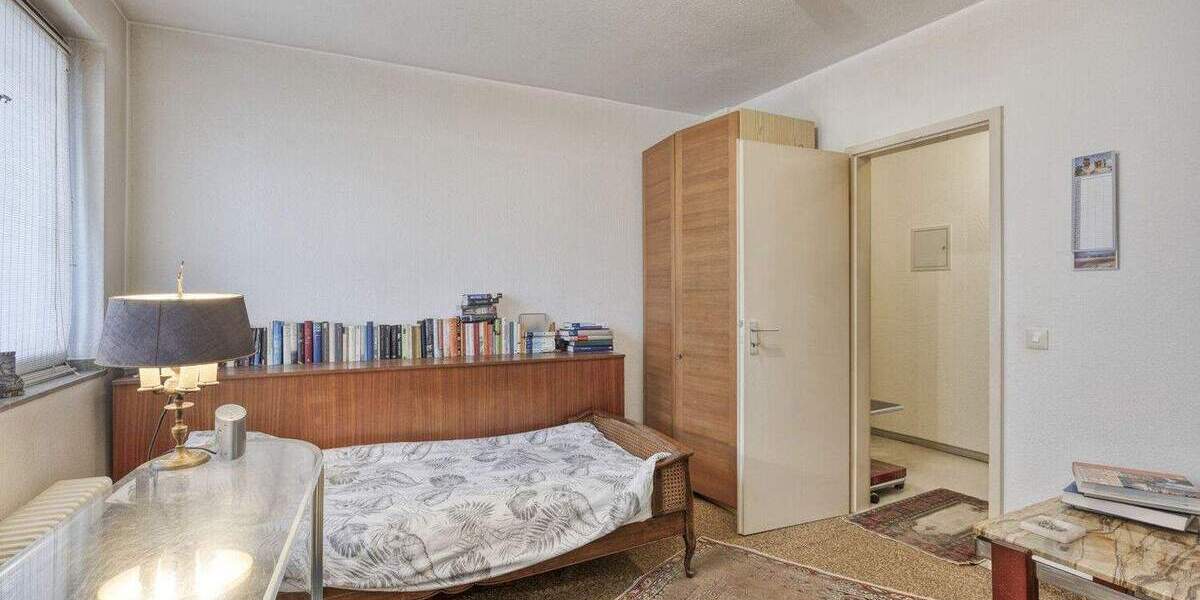 Etagenwohnung Düsseldorf Derendorf - 3 Zimmer, 90 m&sup2;, 329.000&euro; | Angebot:25835356