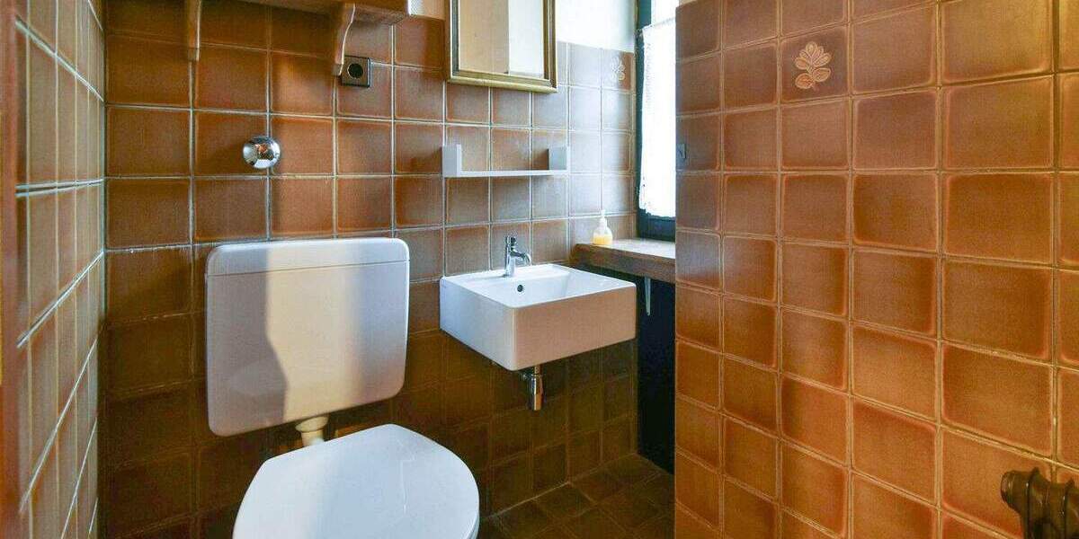 Split-Level-Haus mit großem Potenzial in Duisburg-Huckingen - Energieeffizienzklasse D 4 zimmer