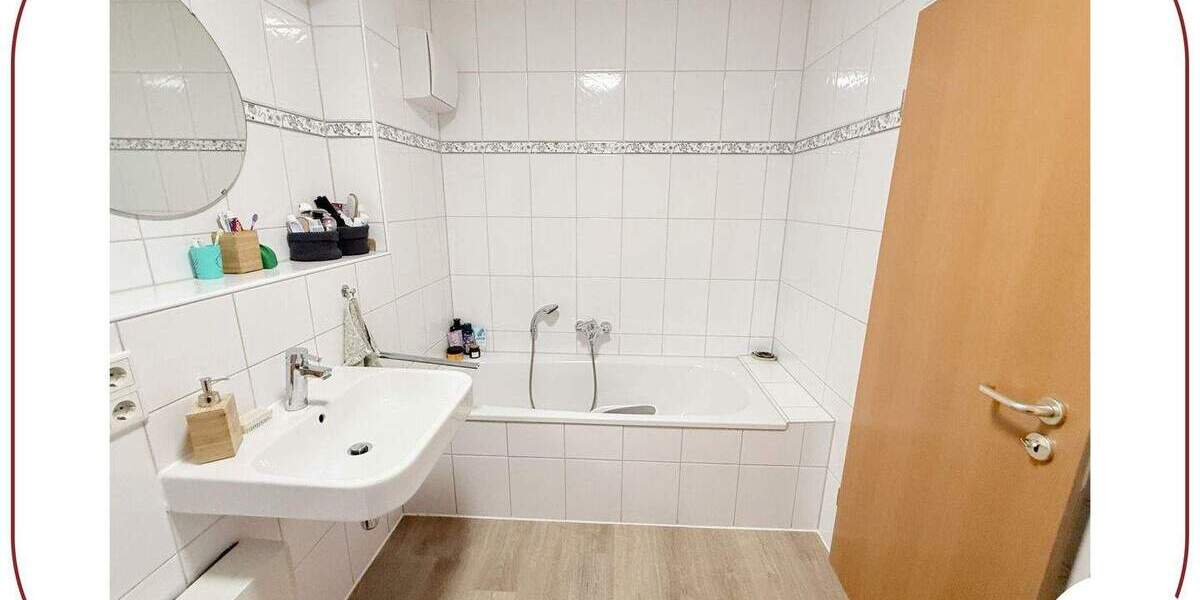 Renovierte 3-Zimmer-Etagenwohnung mit Balkon & Tiefgaragenstellplatz in zentraler Lage von Leichlingen 3 zimmer