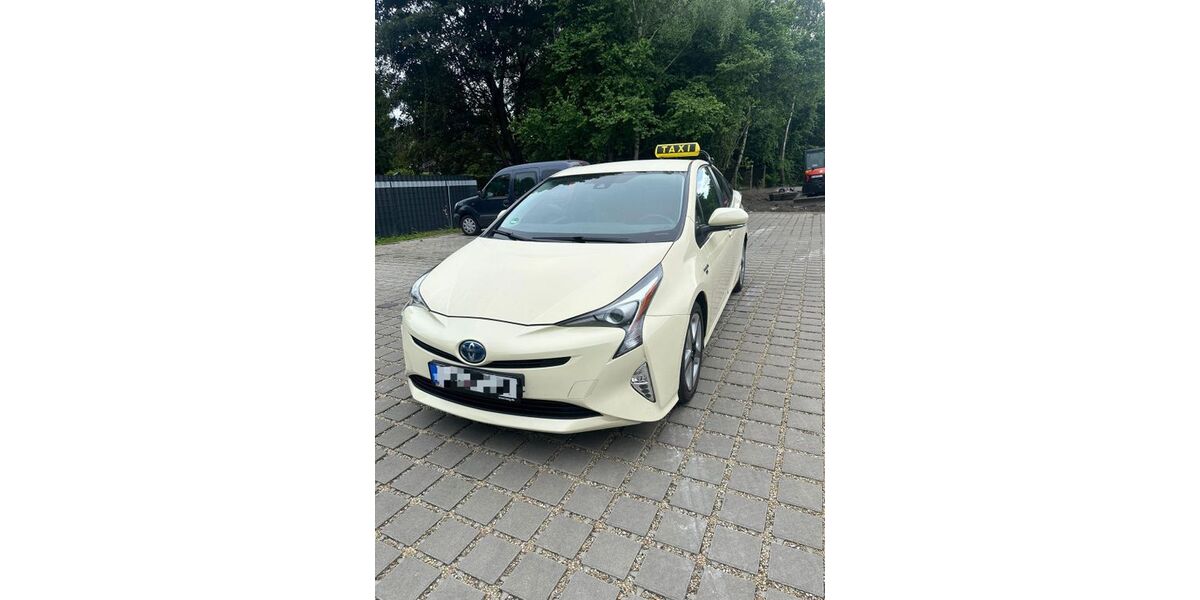 Toyota Prius 191.000 km 14.700 &euro; Oberhausen 46049