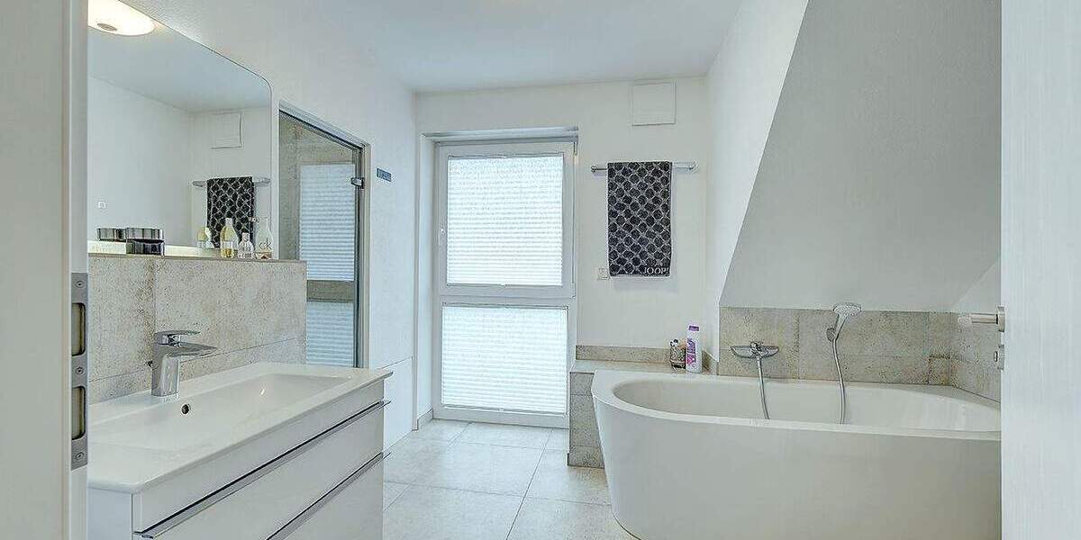 Einfamilienhaus Düsseldorf Unterrath - 5 Zimmer, 143 m&sup2;, 1.298.000&euro; | Angebot:25290500