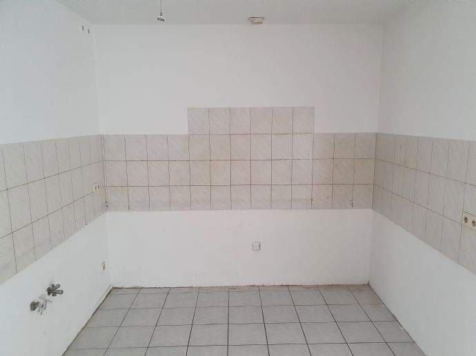 GELEGENHEIT!!! RENOVIERTE 3 ZIMMER ERDGESCHOSS WOHNUNG mit OFFENER KÜCHE + KLEINER TERRASSE in DUISBURG - RHEINHAUSEN - MITTE!!! 3 zimmer