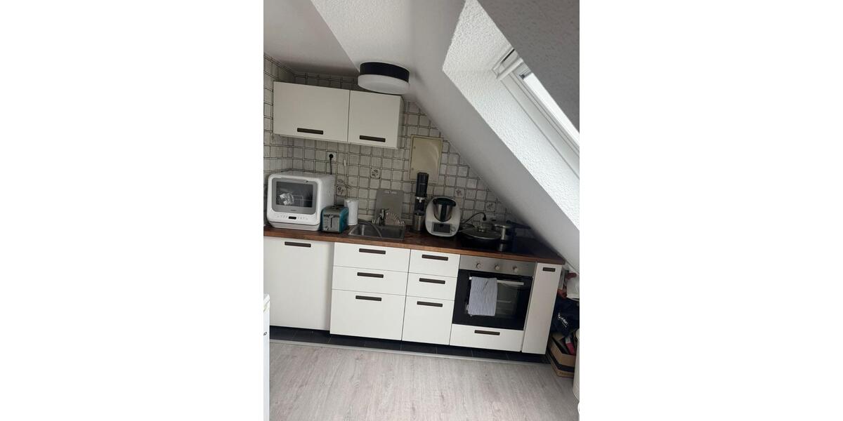 Außergewöhnliche DG-Wohnung mit Sichtbalken–Düsseldorf Pempelfort 1.5 zimmer