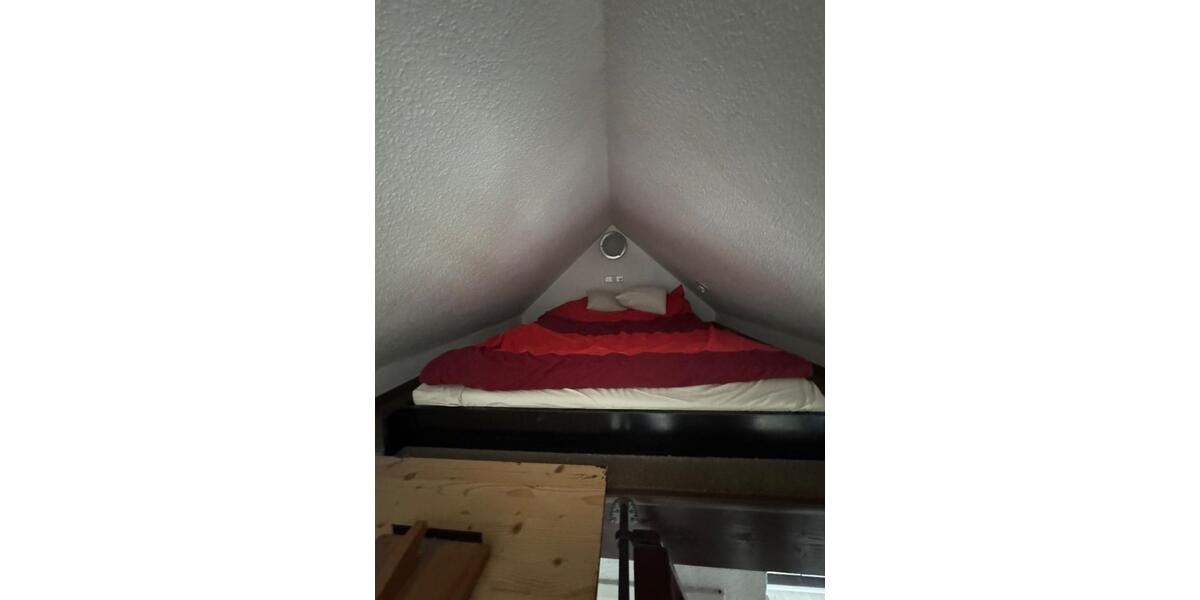 Außergewöhnliche DG-Wohnung mit Sichtbalken–Düsseldorf Pempelfort 1.5 zimmer