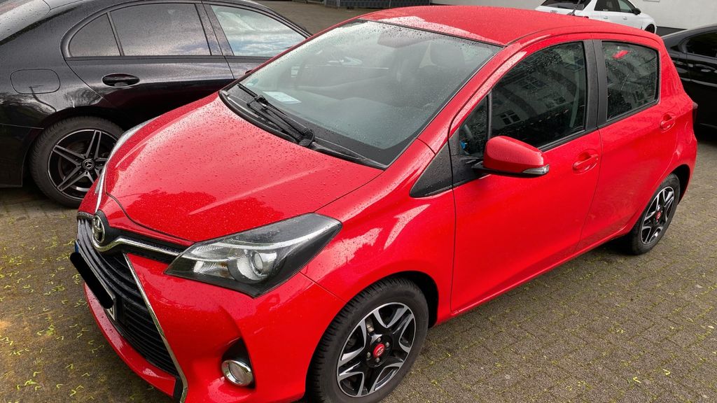 Toyota Yaris 94.660 km 8.990 &euro; Neuss 41460