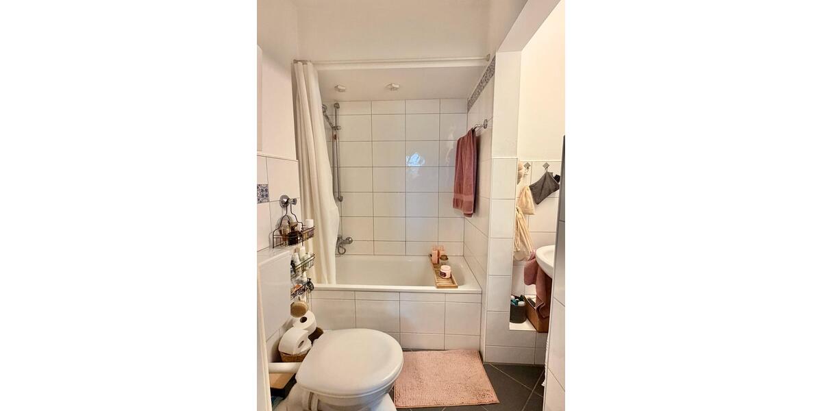 Dachgeschoßwohnung Düsseldorf Stadtbezirk 9 - 1 Zimmer, 33 m&sup2;, 460&euro; | Angebot:26153548
