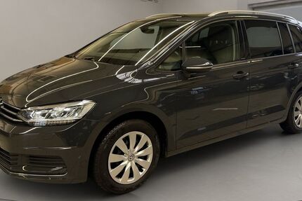 VW Touran 101.472 km 22.998 &euro; Krefeld 47805