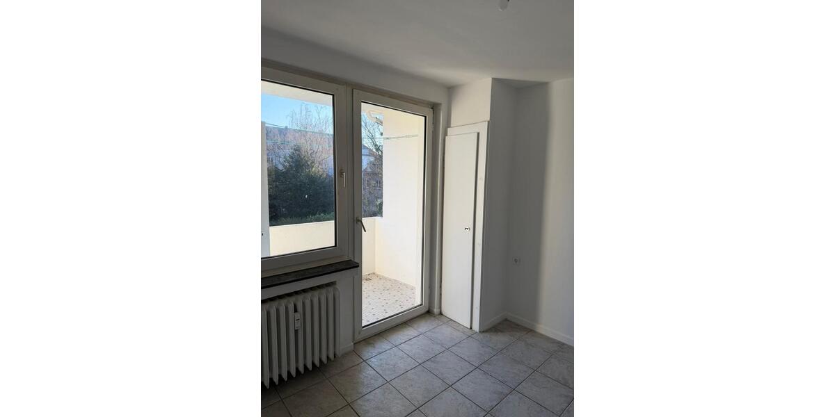 Etagenwohnung Krefeld - 4 Zimmer, 96 m&sup2;, 725&euro; | Angebot:25646816