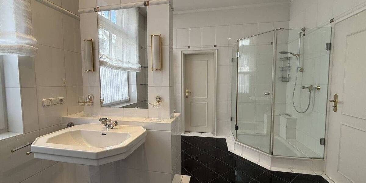 Reihenmittelhaus Mönchengladbach Rheydt - 5 Zimmer, 200 m&sup2;, 379.000&euro; | Angebot:24050571