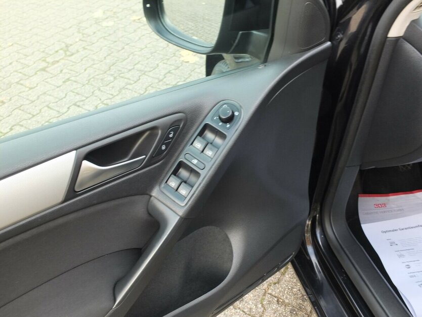 VW Golf 1.6TDi TEAM EINPARKHILFE SHZ TEMPOMAT 5-türig 159.855 km 7.904 € Köln 50858