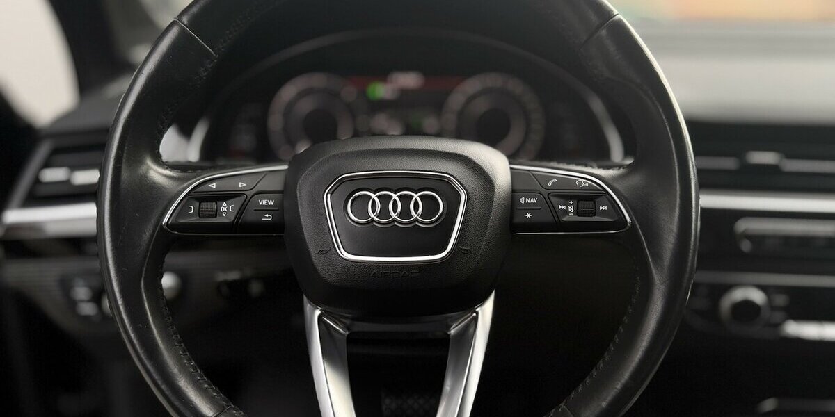 Audi Q7 3.0 TDI e-tron quattro / Panorama / Kamera 179.000 km 30.900 &euro; Mönchengladbach 41066