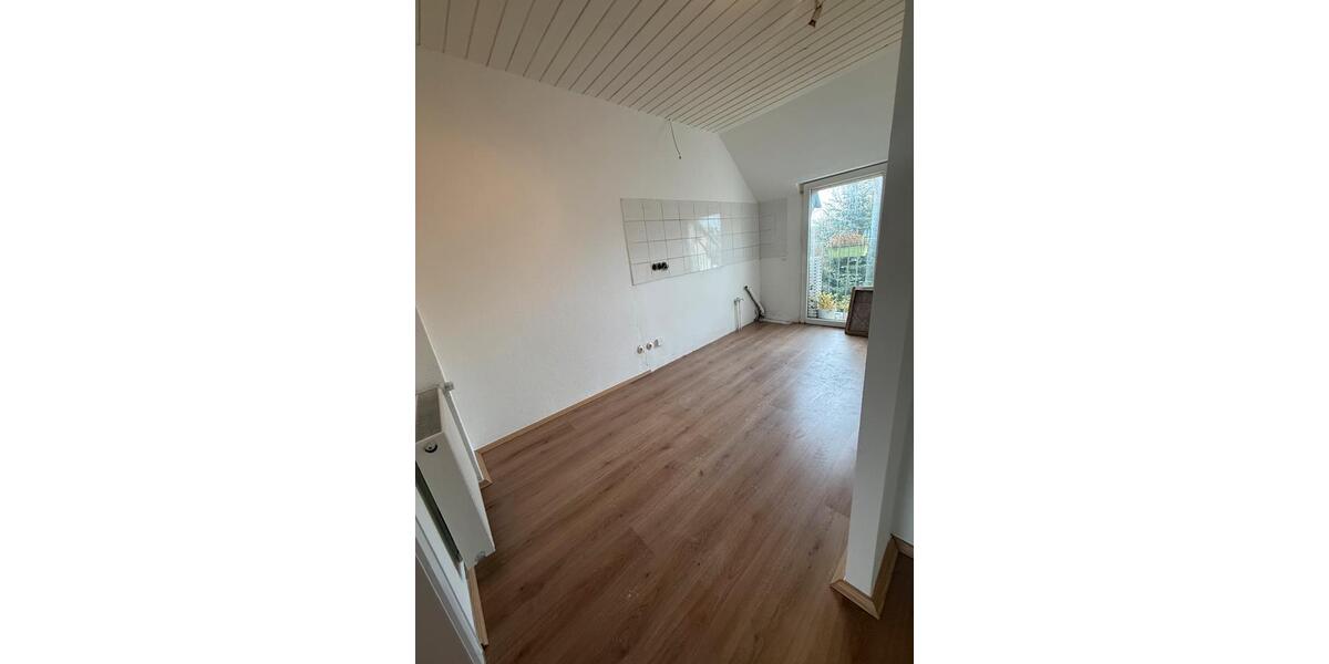 Frisch sanierte 2-Zimmer-Maisonette-Wohnung (70 m²) in Düsseldorf 2 zimmer