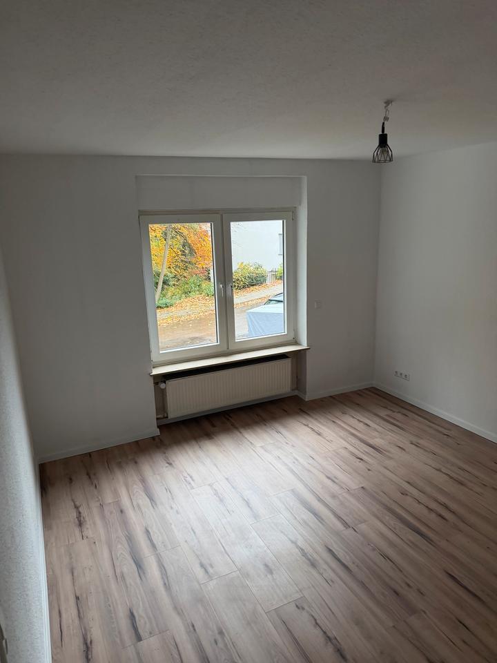 Gemütliche Souterrain-Wohnung mit Terrasse und kleiner Grünfläche zimmer