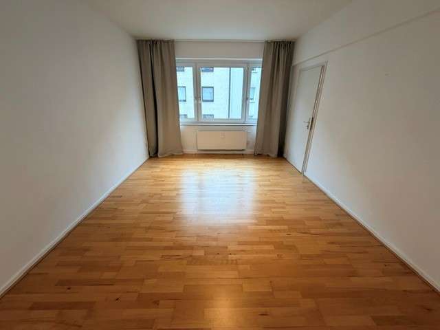 Etagenwohnung Düsseldorf Pempelfort - 1 Zimmer, 32 m&sup2;, 550&euro; | Angebot:26607580