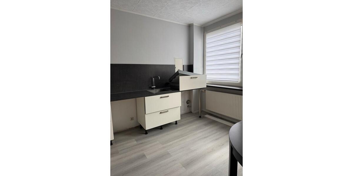 Etagenwohnung Düsseldorf Stadtbezirk 9 - 3 Zimmer, 120 m&sup2;, 900&euro; | Angebot:25749512