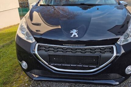 Peugeot 208 92.050 km 5.200 &euro; Solingen 42651