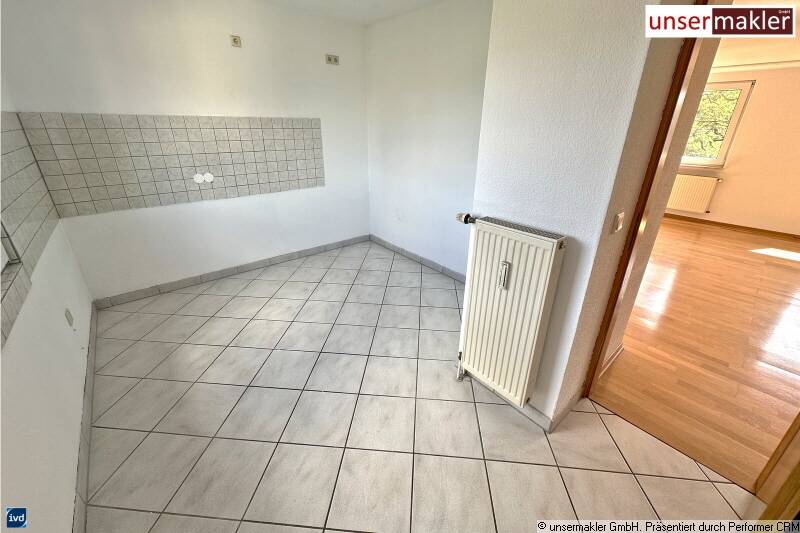 Gepflegtes Dreifamilienhaus zzgl. App. 2x Garagen und Traumgarten
