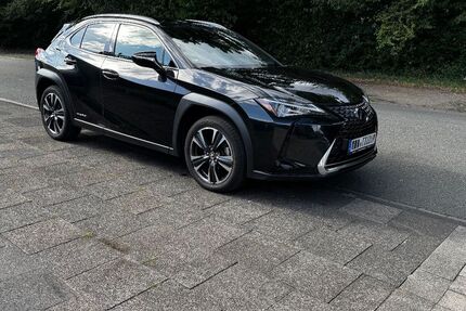 Lexus UX 87.000 km 21.500 &euro; Duisburg 47167
