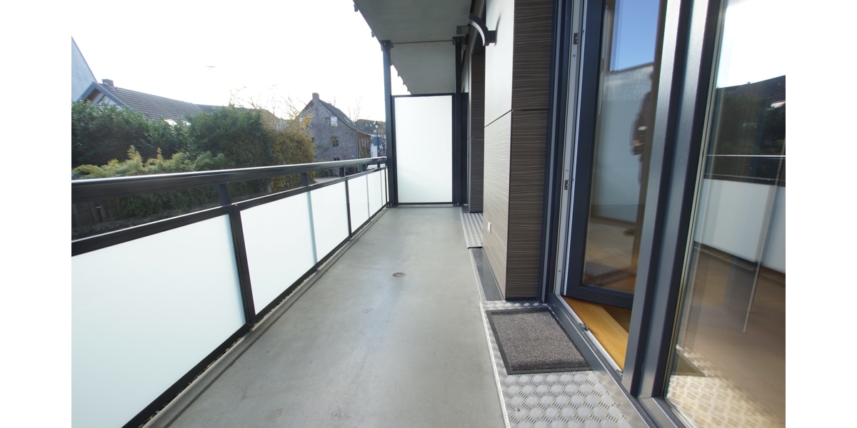 Moderne und großzügige 5 Zimmer-Wohnung über zwei Etagen mit separatem Eingang und Einbauküche - Maisonettenwohnung Düsseldorf Heerdt | Angebot:27313431