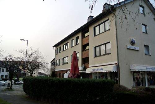 Ortsteil Broich Appartement im renovierten Zustand und Großräumig mit separater Küche