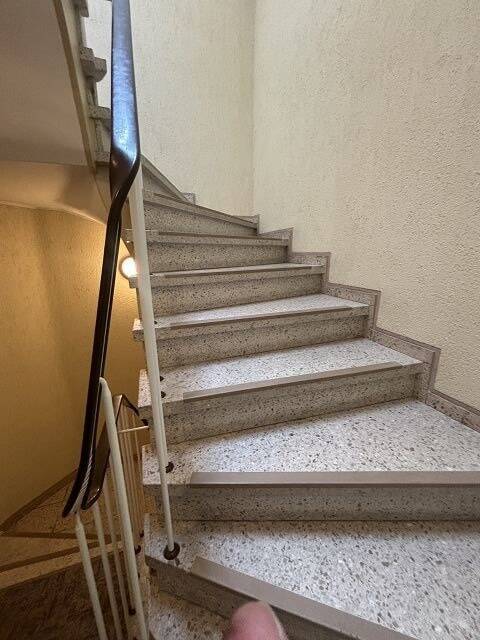 Große leerstehende 3,5 Zi.- Wohnung in ruhiger Top-Lage mit großem Balkon und Garage
