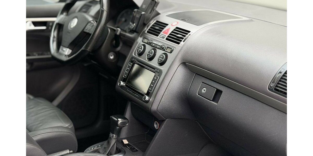 VW Touran R-Line Schiebedach Leder 7Sitze IHand 124.990 km 11.900 &euro; Mönchengladbach 41066