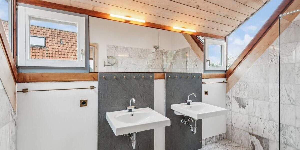 Charaktervolles Zuhause mit zusätzlicher Wohneinheit in zentraler Lage von Willich-Neersen! 9 zimmer