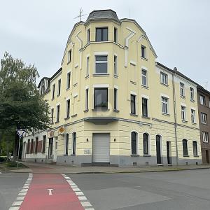 ATTRAKTIVES STADTHAUS IN ZENTRALER LAGE 15 zimmer