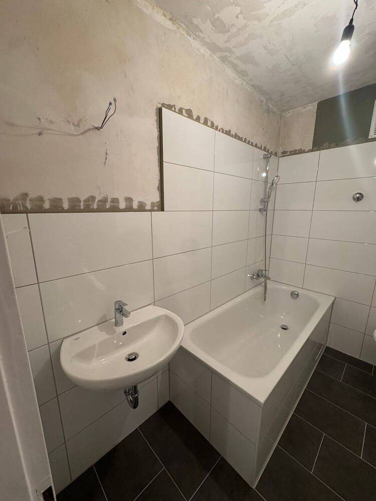 Sehr schöne sanierte 2 Zimmer Wohnung in Oberhausen zu vermieten