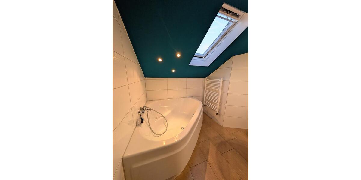 Dachgeschoßwohnung Mönchengladbach West - 1 Zimmer, 50 m&sup2;, 700&euro; | Angebot:25805510