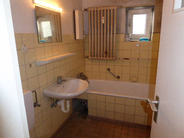 BEZUGSFREI IN 1A-LAGE RATHWESTFALENSTR. 8 RÄUME+2 BÄDER+WC KOMPLETT LAMINAT 3 EINGÄNGE ERDGESCHOSS 8 zimmer