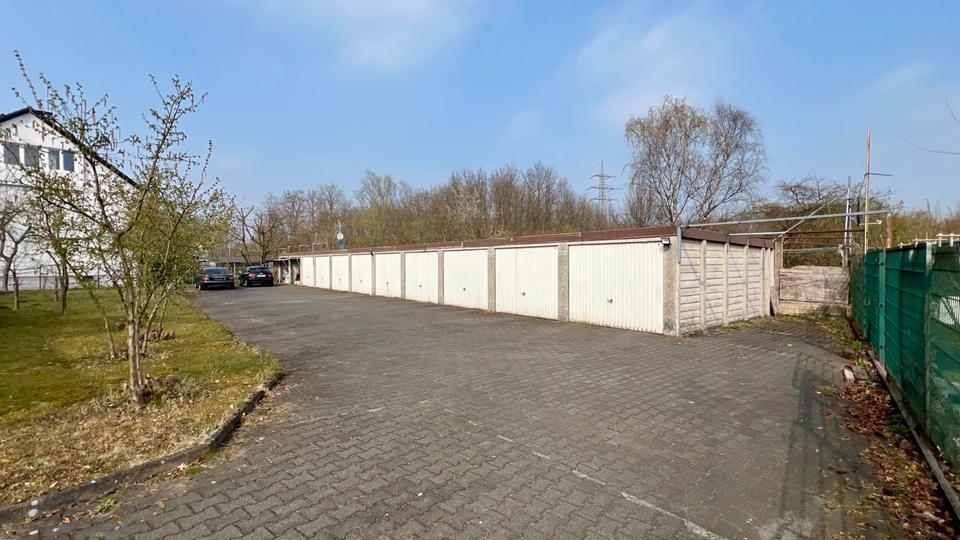 Mehrfamilienhaus 8 Wohnungen 5 Garagen