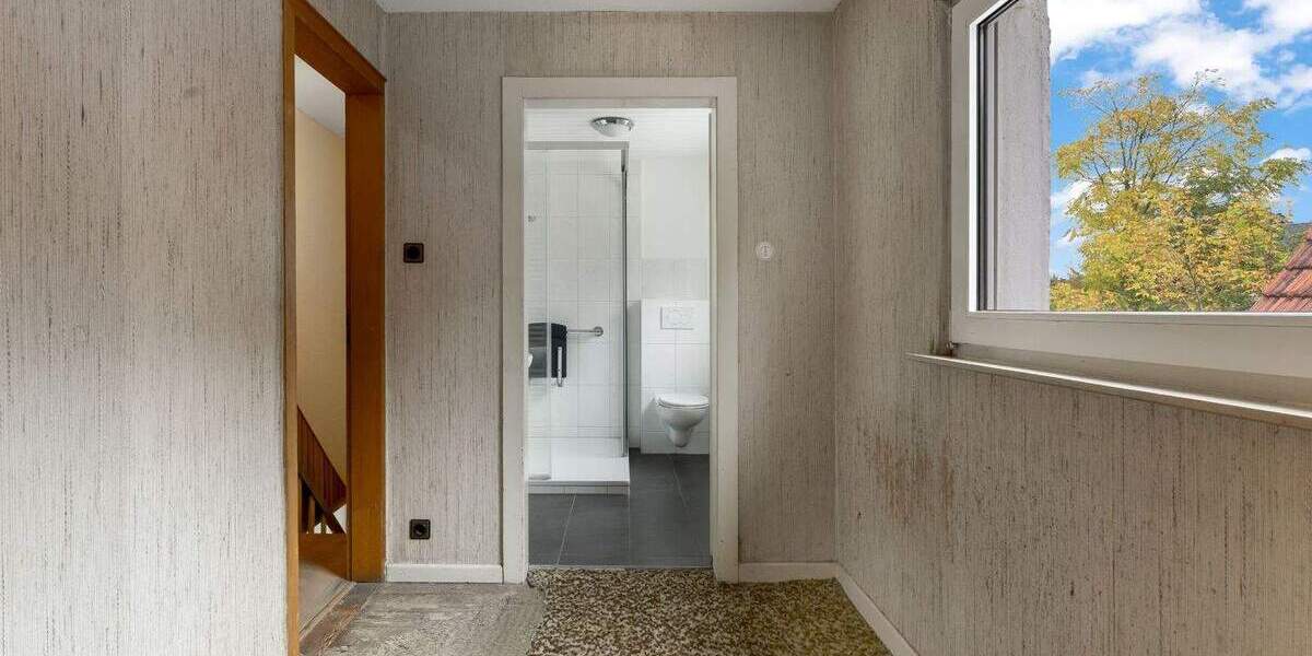 Doppelhaushälfte in Leverkusen Schlebusch zum Kernsanieren 2 zimmer