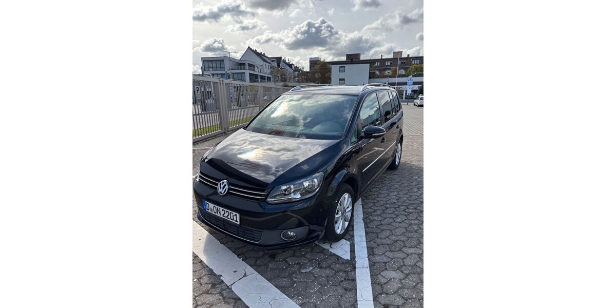 VW Touran 150.000 km 9.900 &euro; Düsseldorf 40211