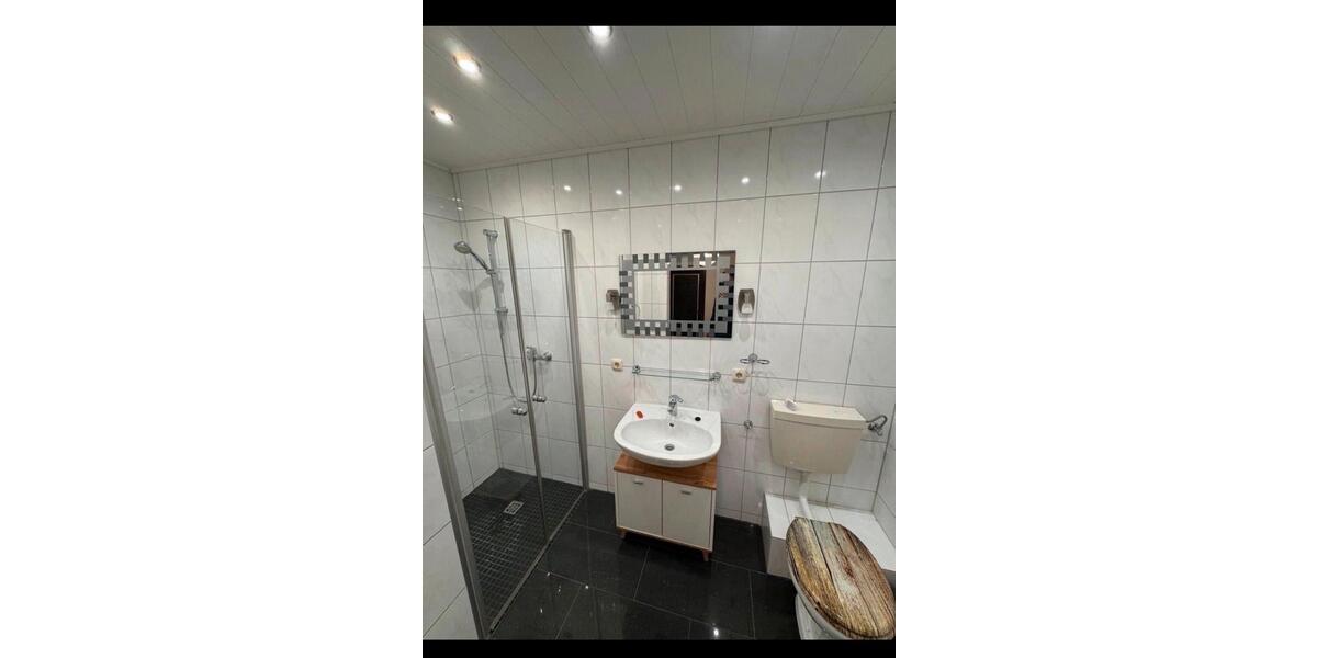 Erdgeschoßwohnung Grevenbroich Neuenhausen - 4 Zimmer, 135 m&sup2;, 1.400&euro; | Angebot:25718296