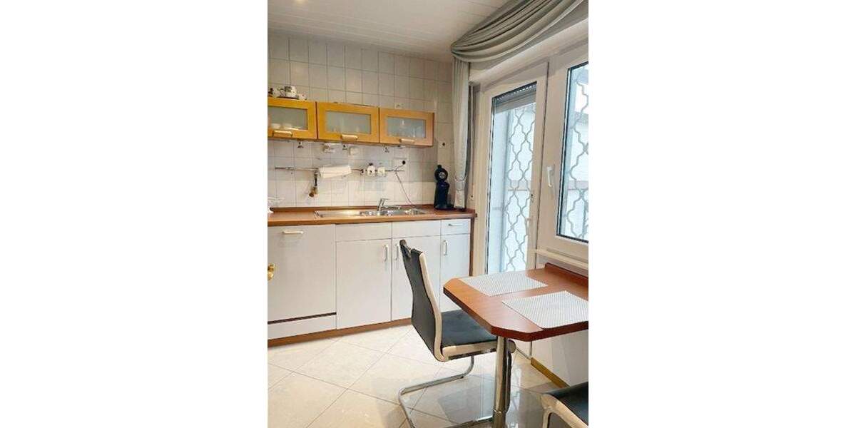 Massives Wohnhaus (DHH) auf großzügigem Grundstück in ruhiger Lage von Dormagen - Nievenheim 3 zimmer