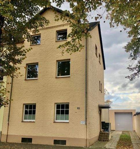 MG-Giesenkirchen - Teilmöblierte, gemütliche 2-Zimmer-DG-Wohnung für eine Einzelperson ab Mitte Februar zu mieten !! 2 zimmer