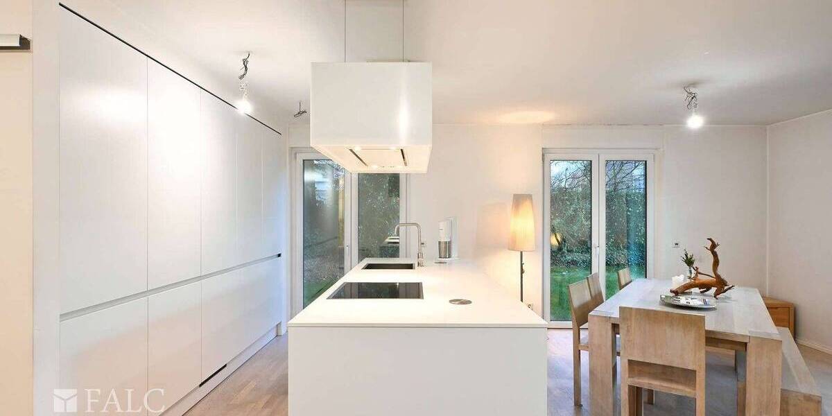 Komfortabel, ruhig, begehrt -Ruheoase in zentraler Lage -Wohnen mit Garten und Tiefgaragenstellplatz 3 zimmer