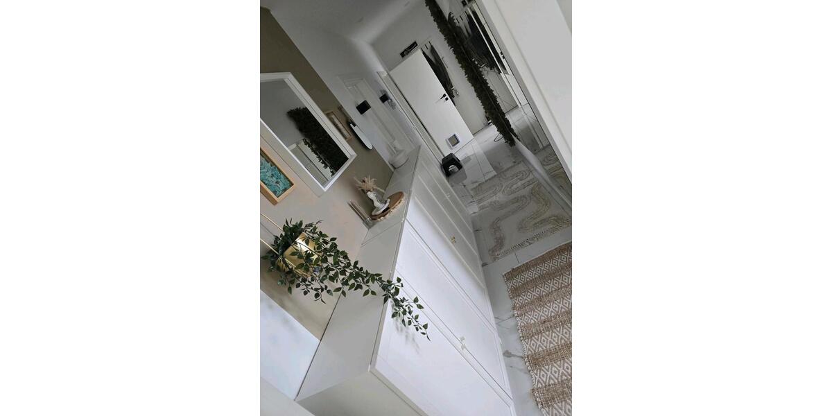 Dachgeschoßwohnung Duisburg Mittelmeiderich - 3.5 Zimmer, 85 m&sup2;, 1.350&euro; | Angebot:25287098