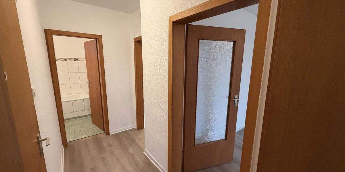 Frisch renovierte Wohnung im Zweifamilienhaus mit Garten direkt an der Regattabahn in DU-Wedau 4 zimmer