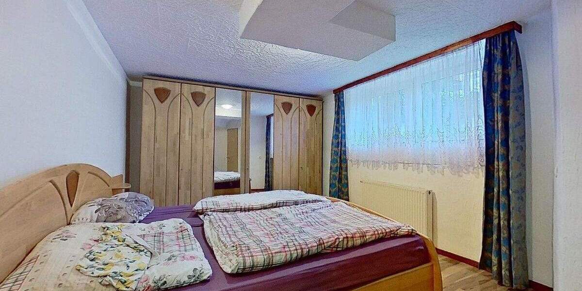 Raumwunder ! Hier ist Platz für alle im Zweifamilienhaus im Neusser Süden 8 zimmer