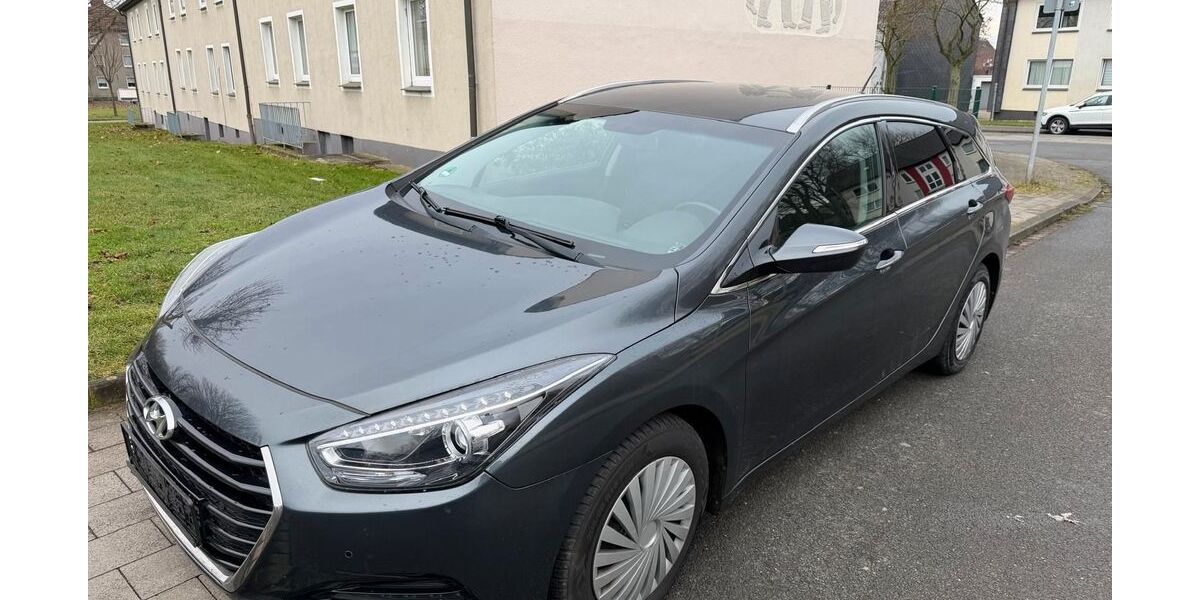 Hyundai i40 155.000 km 7.650 &euro; Oberhausen 46119