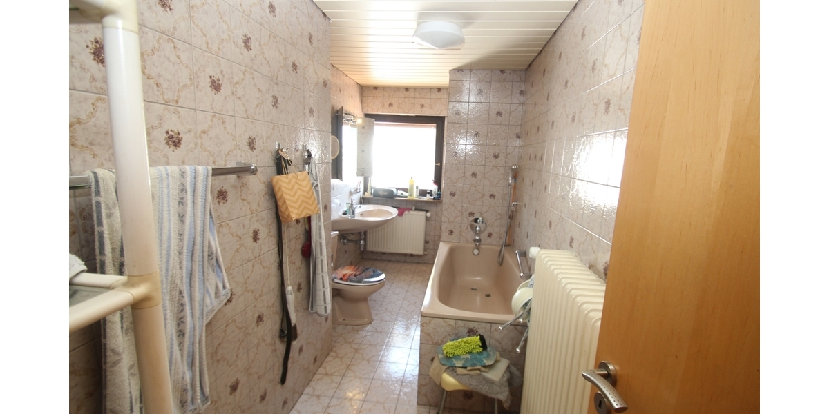 Mit 3D-Rundgang: Ihr neues Zuhause in Reusrath - Einfamilienhaus mit Potenzial und großem Grundstück - Einfamilienhaus Langenfeld | Angebot:27120028